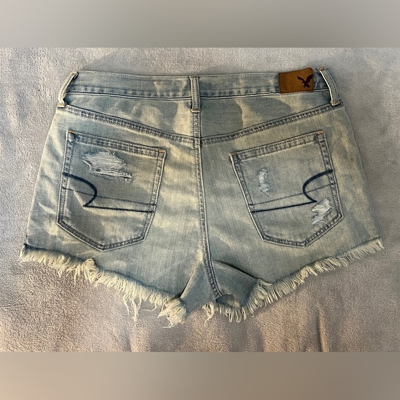 American Eagle Hi Rise Distressed Shorts- Size 8 - Picture 4 of 8